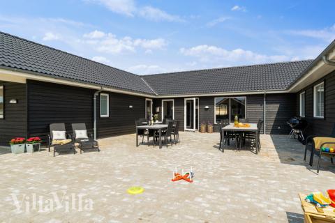 Große Terrasse am Luxusferienhaus Nr. 457 in Westjütland.