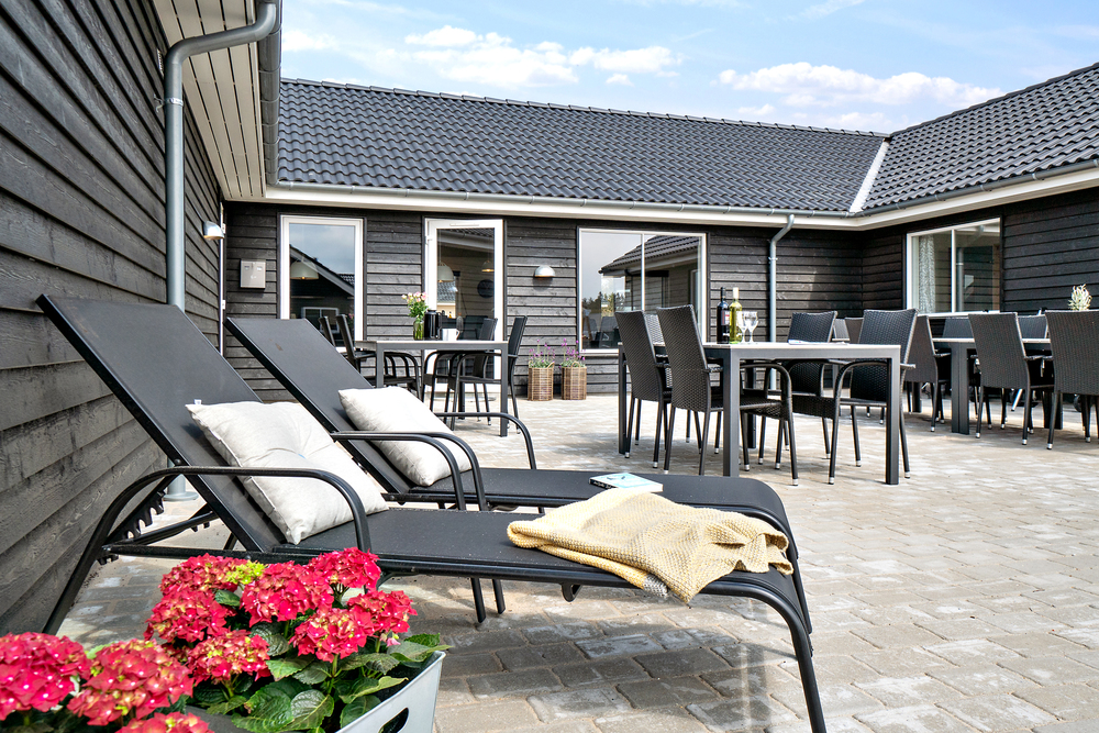 Auf der Terrasse des Ferienhauses Nr. 457 ist Platz für 20 Personen.