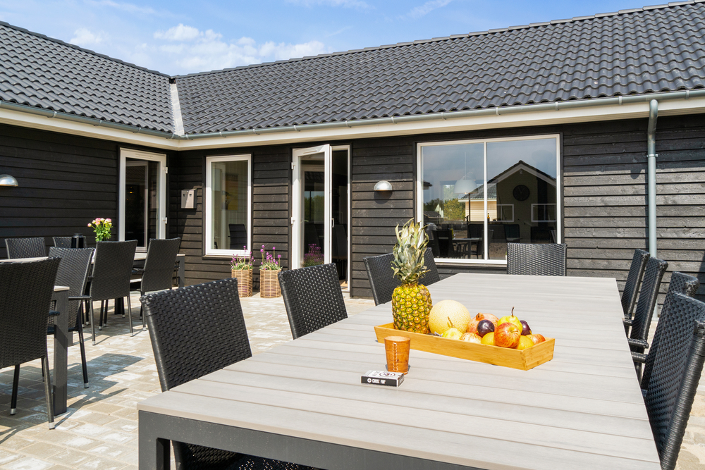 Genießen Sie einen Grillabend auf der Terrasse des Luxusferienhauses Nr. 457 in Westjütland