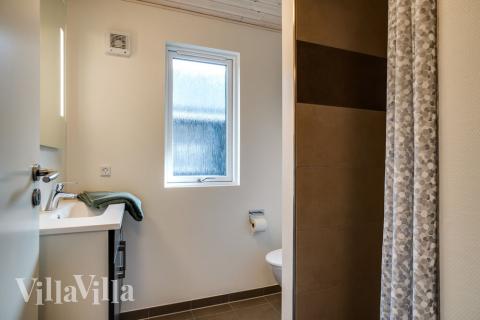 Im Luxusferienhaus Nr. 458 für 18 Personen gibt es Bad mit Dusche.