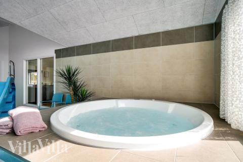 Das Luxusferienhaus Nr. 458 bietet u. a. einen tollen Whirlpool