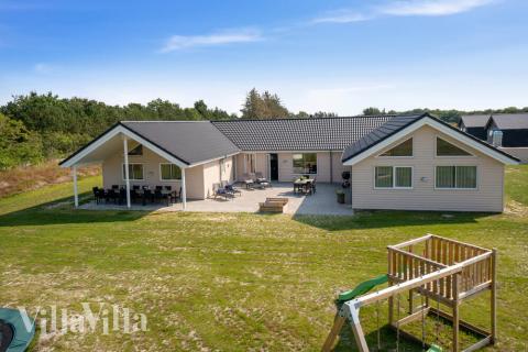 Dieses schöne Poolhaus Nr. 463 mit Platz für 20 Personen liegt in Westjütland