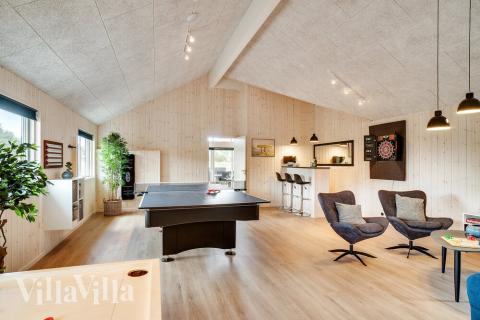 Aktivitätsraum im Luxusferienhaus Nr. 473 mit 7 Schlafzimmern und Platz für 18 Gäste.