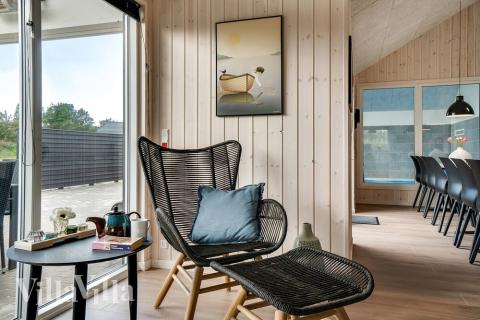 Der Aufenthaltsraum bietet Platz für 18 Personen, wenn ihr das Ferienhaus 473 in Westjütland besucht.