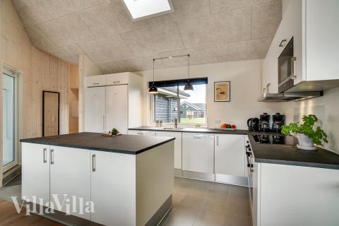 Die Küche in dem Luxusferienhaus Nr. 473 ist so gut ausgestattet, dass man problemlos Mahlzeiten für 18 Personen zubereiten kann.