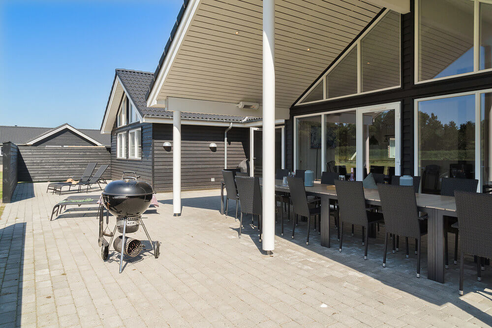 Auf der Terrasse des Ferienhauses Nr. 473 ist Platz für 18 Personen.