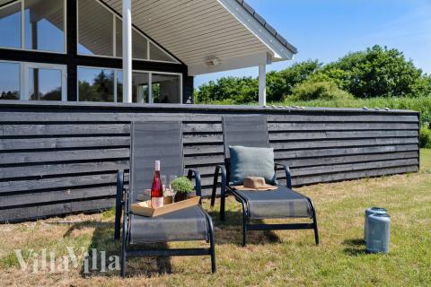 Auf der Terrasse des Ferienhauses Nr. 473 ist Platz für 18 Personen.