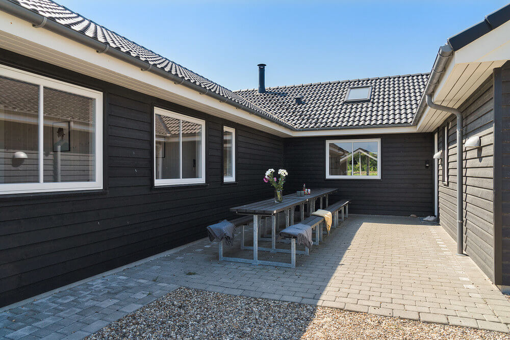 Genießen Sie einen Grillabend auf der Terrasse des Luxusferienhauses Nr. 473 in Westjütland