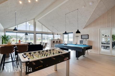 Das Luxusferienhaus 467 für 30 Personen hat einen großen Aktivitätsraum mit u. a. Billard und Darts