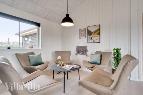 Aufenthaltsraum mit Platz für 30 im Luxusferienhaus Nr. 467.