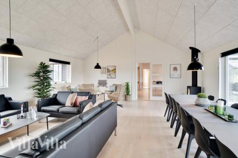 Der Aufenthaltsraum bietet Platz für 30 Personen, wenn ihr das Ferienhaus 467 in Westjütland besucht.