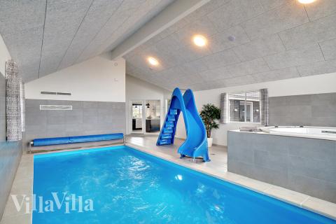 Der schicke Pool im Luxusferienhaus Nr. 467 für 30 Personen