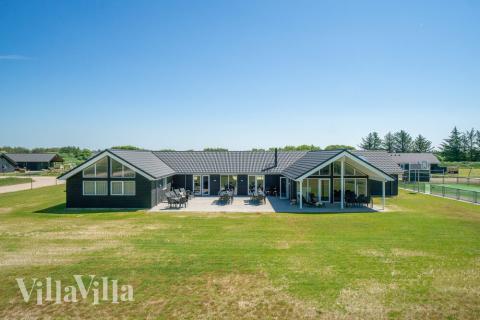Dieses schöne Poolhaus Nr. 467 mit Platz für 30 Personen liegt in Westjütland