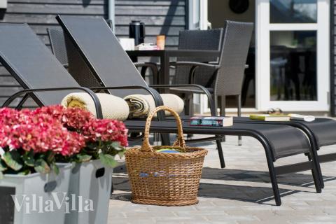 Genießen Sie einen Grillabend auf der Terrasse des Luxusferienhauses Nr. 461 in Westjütland