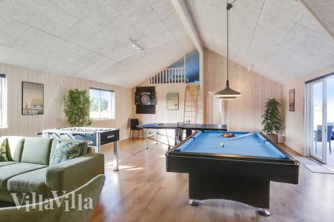 Aktivitätsraum im Luxusferienhaus Nr. 447 mit 9 Schlafzimmern und Platz für 24 Gäste.