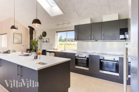 Die Küche in dem Luxusferienhaus Nr. 447 ist so gut ausgestattet, dass man problemlos Mahlzeiten für 24 Personen zubereiten kann.