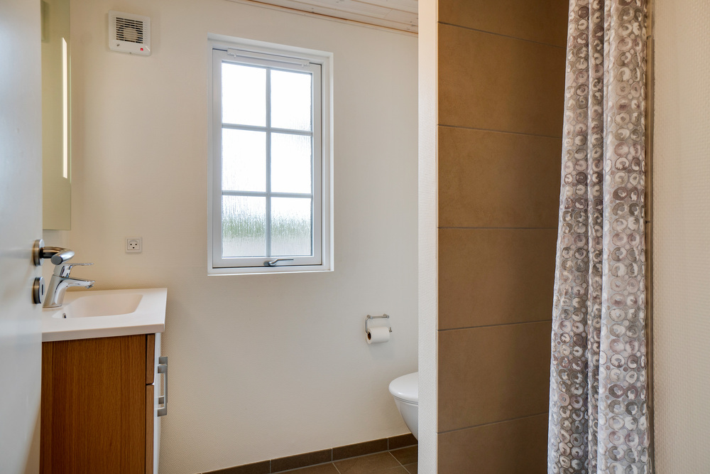 Eines der Badezimmer im Luxusferienhaus Nr. 465