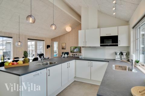 Die Küche in dem Luxusferienhaus Nr. 465 ist so gut ausgestattet, dass man problemlos Mahlzeiten für 20 Personen zubereiten kann.