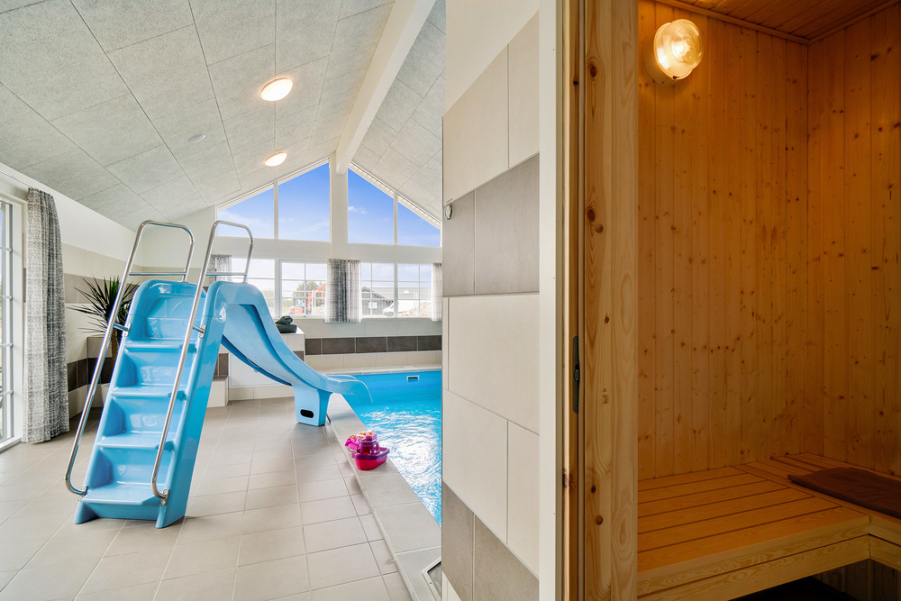 Genießen Sie die heiße Sauna im Luxusferienhaus Nr. 465 für 20 Personen