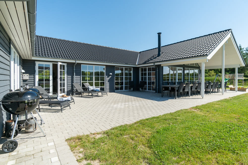 Große Terrasse am Luxusferienhaus Nr. 465 in Westjütland.