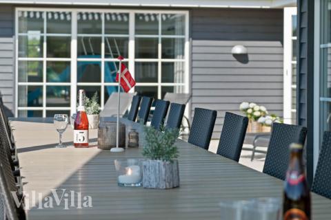 Genießen Sie einen Grillabend auf der Terrasse des Luxusferienhauses Nr. 465 in Westjütland