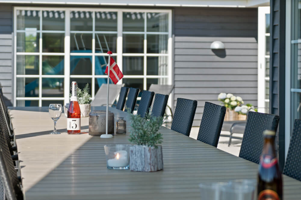 Genießen Sie einen Grillabend auf der Terrasse des Luxusferienhauses Nr. 465 in Westjütland