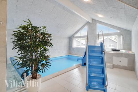 Der schicke Pool im Luxusferienhaus Nr. 449 für 18 Personen