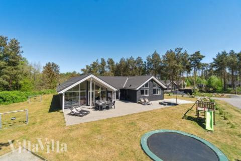 Dieses schöne Poolhaus Nr. 449 mit Platz für 18 Personen liegt in Bornholm
