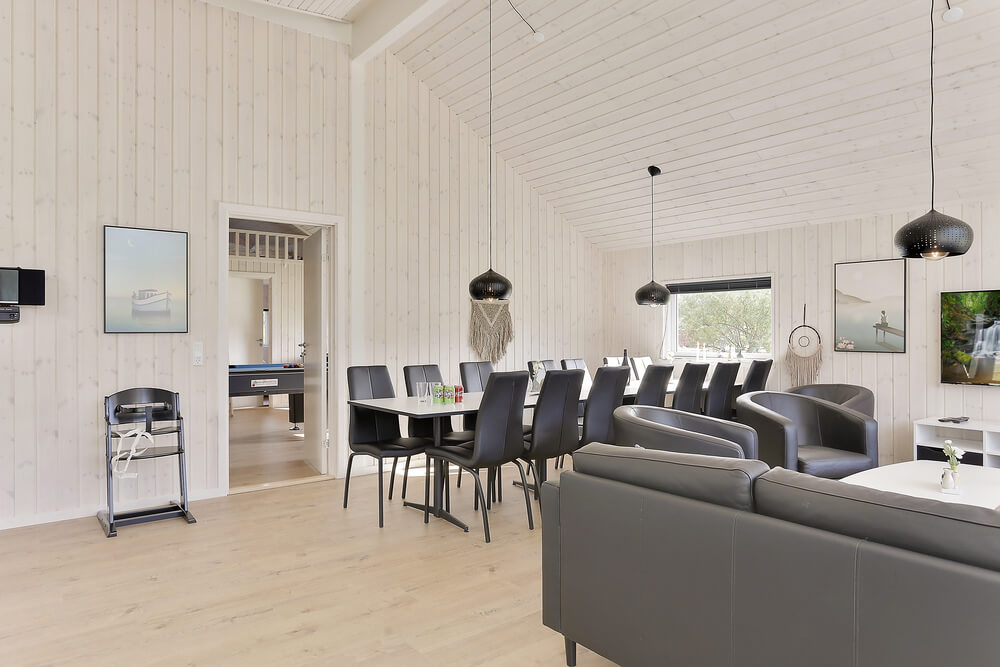 Aufenthaltsraum mit Platz für 14 im Luxusferienhaus Nr. 452.