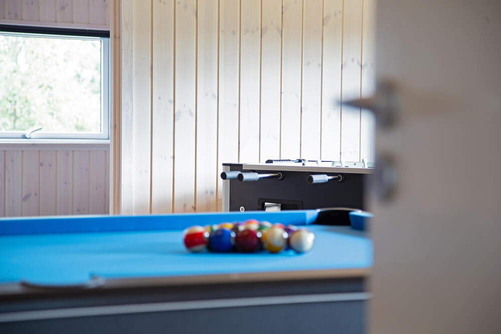 Aktivitätsraum im Luxusferienhaus Nr. 452 mit 5 Schlafzimmern und Platz für 14 Gäste.