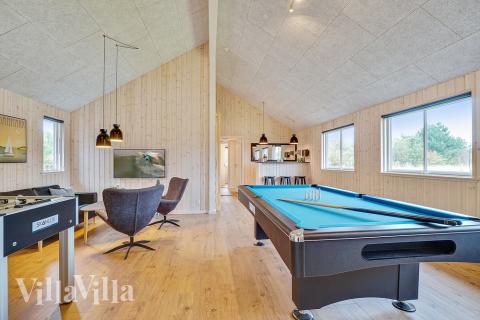 Aktivitätsraum im Luxusferienhaus Nr. 472 mit 7 Schlafzimmern und Platz für 18 Gäste.