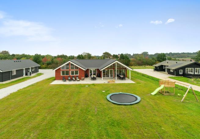 Dieses schöne Poolhaus Nr. 472 mit Platz für 18 Personen liegt in Ostjütland