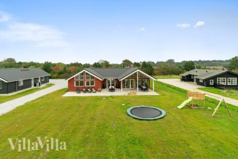 Dieses schöne Poolhaus Nr. 472 mit Platz für 18 Personen liegt in Ostjütland