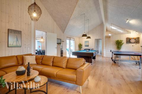 Das Luxusferienhaus 474 für 20 Personen hat einen großen Aktivitätsraum mit u. a. Billard und Darts