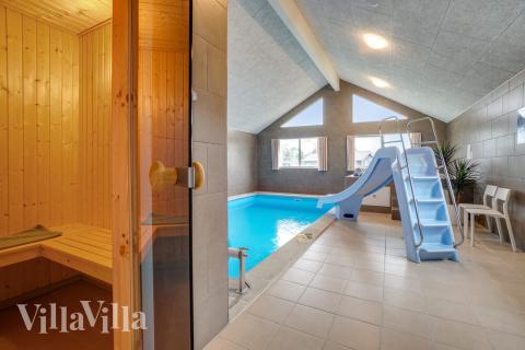 Der schicke Pool im Luxusferienhaus Nr. 474 für 20 Personen