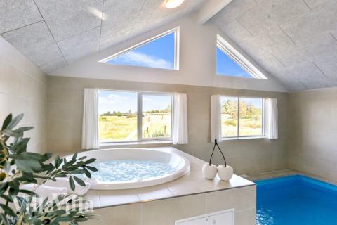 Genießen Sie den warmen Whirlpool im Luxusferienhaus Nr. 476 in Nordjütland