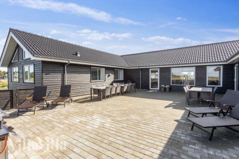 Genießen Sie einen Grillabend auf der Terrasse des Luxusferienhauses Nr. 476 in Nordjütland