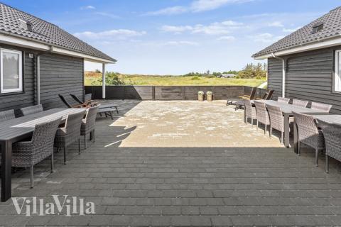 Auf der Terrasse des Ferienhauses Nr. 476 ist Platz für 20 Personen.