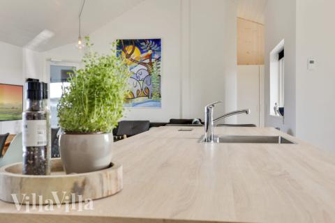 Gut ausgestattete Küche im Luxusferienhaus Nr. 476 in Nordjütland.