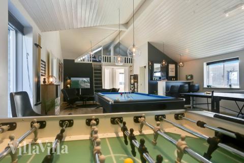 Aktivitätsraum im Luxusferienhaus Nr. 476 mit 8 Schlafzimmern und Platz für 20 Gäste.