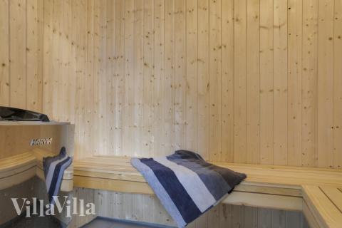 Genießen Sie die heiße Sauna im Luxusferienhaus Nr. 445 für 20 Personen