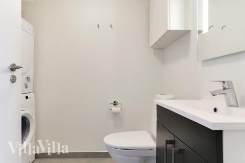 Eines der Badezimmer im Luxusferienhaus Nr. 445