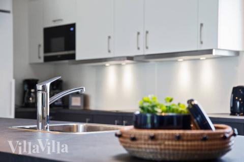 Die Küche in dem Luxusferienhaus Nr. 445 ist so gut ausgestattet, dass man problemlos Mahlzeiten für 20 Personen zubereiten kann.