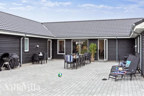 Das Luxusferienhaus Nr. 445 hat eine tolle Terrasse, die mit hochwertigen Gartenmöbeln für 20 Personen ausgestattet ist.