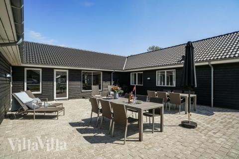 Das Luxusferienhaus Nr. 451 hat eine tolle Terrasse, die mit hochwertigen Gartenmöbeln für 20 Personen ausgestattet ist.