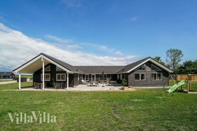 Dieses schöne Poolhaus Nr. 451 mit Platz für 20 Personen liegt in Ostjütland