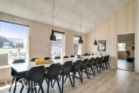 Aufenthaltsraum mit Platz für 20 im Luxusferienhaus Nr. 451.