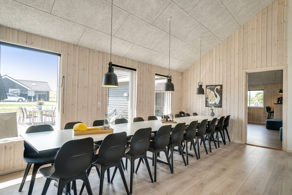 Aufenthaltsraum mit Platz für 20 im Luxusferienhaus Nr. 451.
