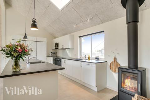 In der Küche des Luxusferienhauses ist alles vorhanden, was man braucht, um Mahlzeiten für 20 Personen zuzubereiten.