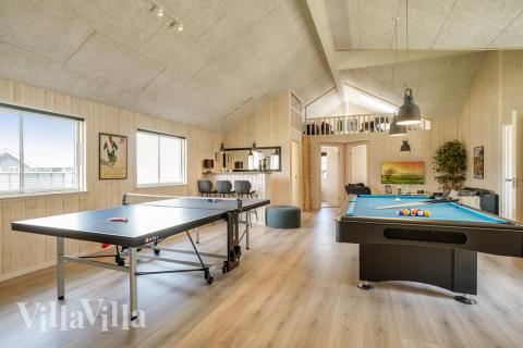Aktivitätsraum im Luxusferienhaus Nr. 451 mit 8 Schlafzimmern und Platz für 20 Gäste.